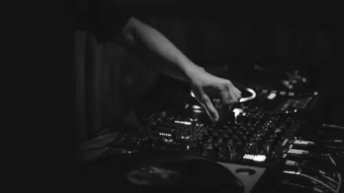 La tech-house est le genre musical le plus joué par les DJs